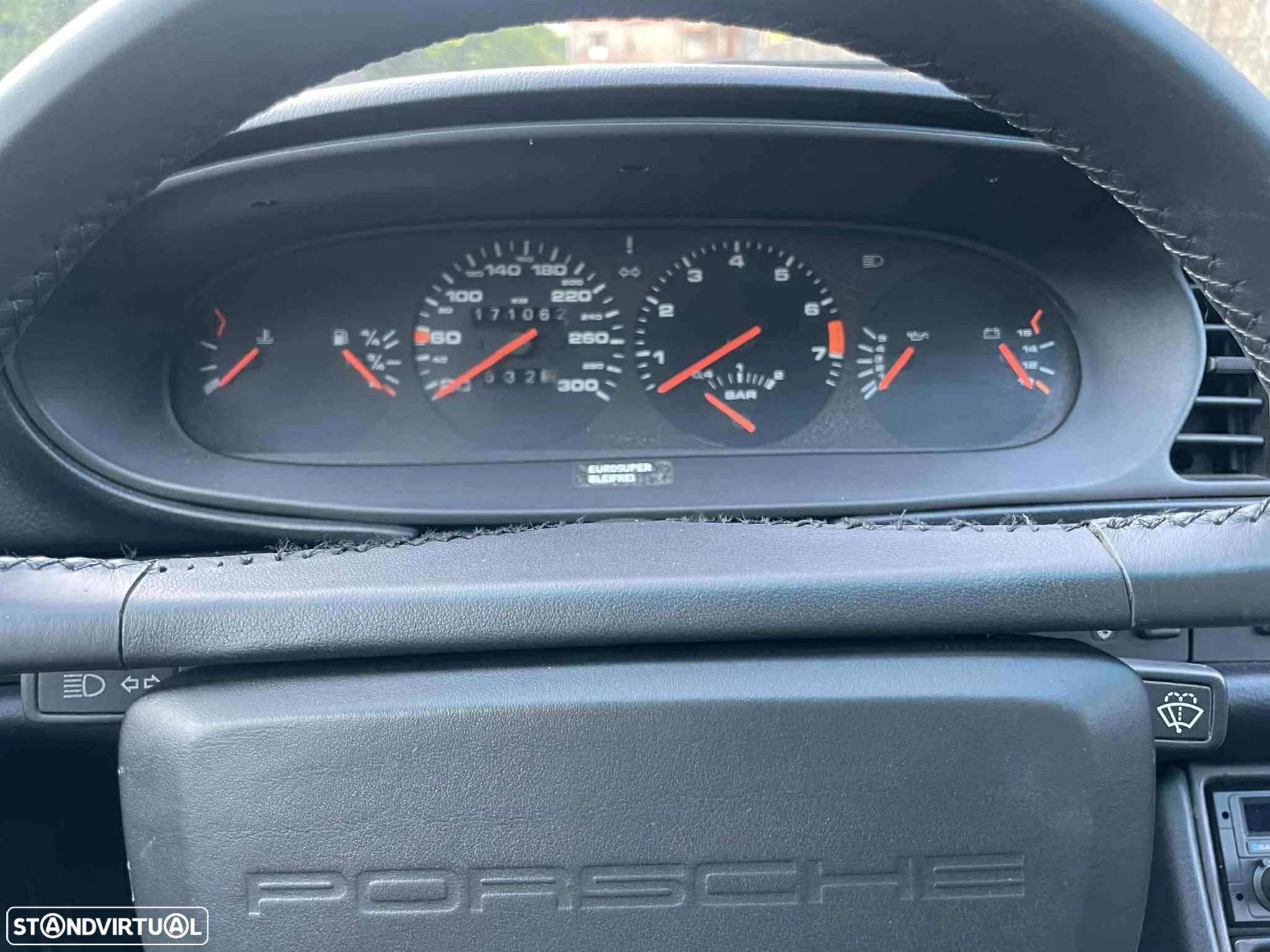 Porsche 944 Turbo - 15