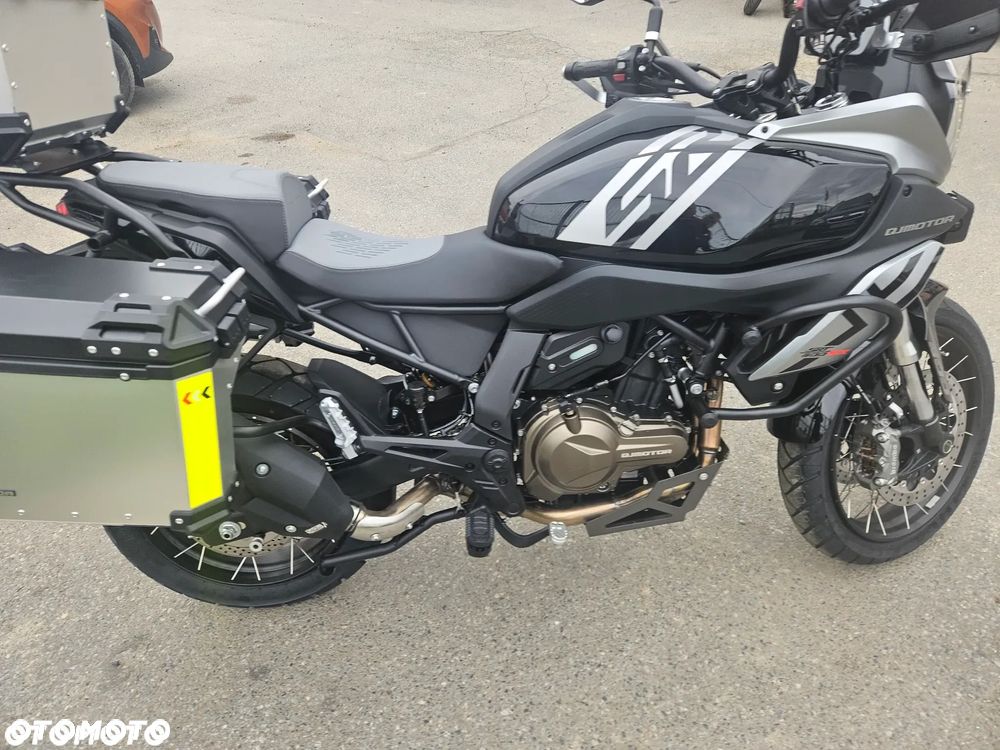 QJMOTOR SRT 600SX - 11