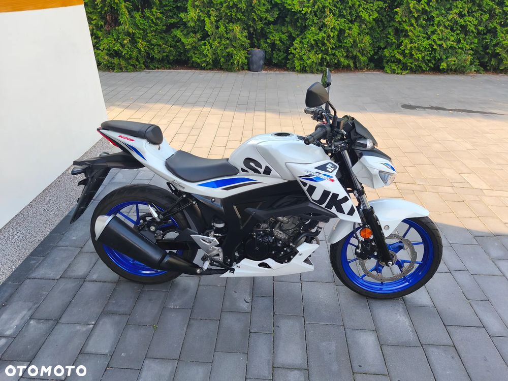 Suzuki GSX - 2