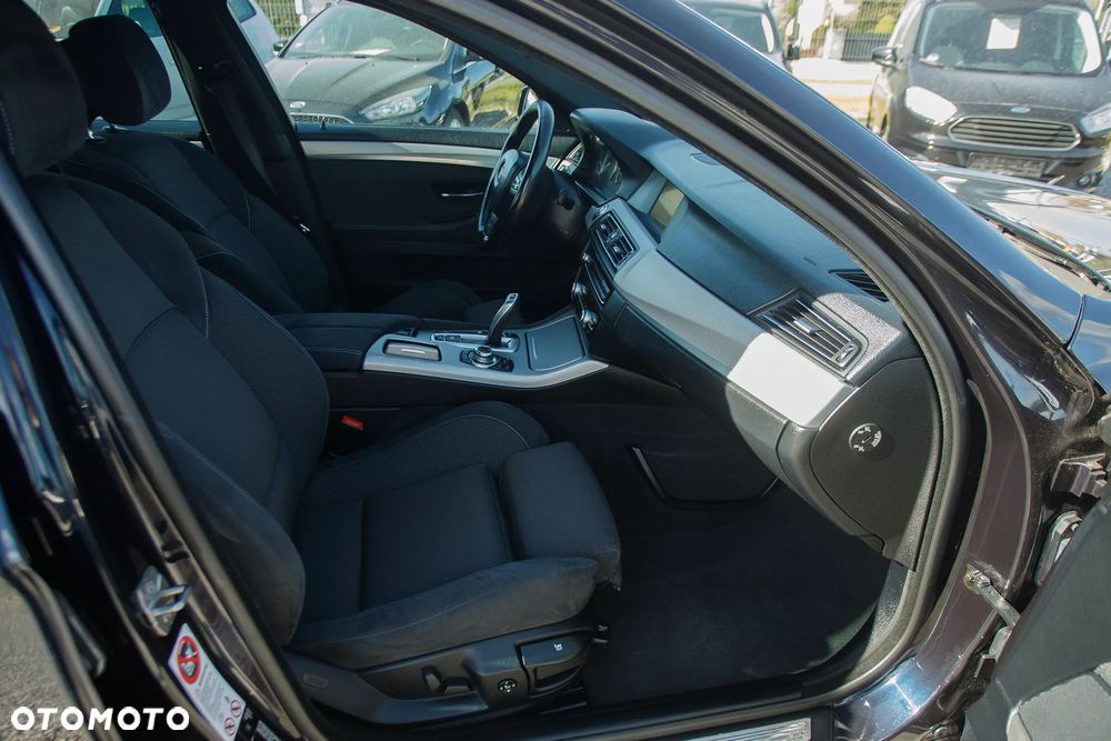 BMW Seria 5 530d Sport-Aut - 24