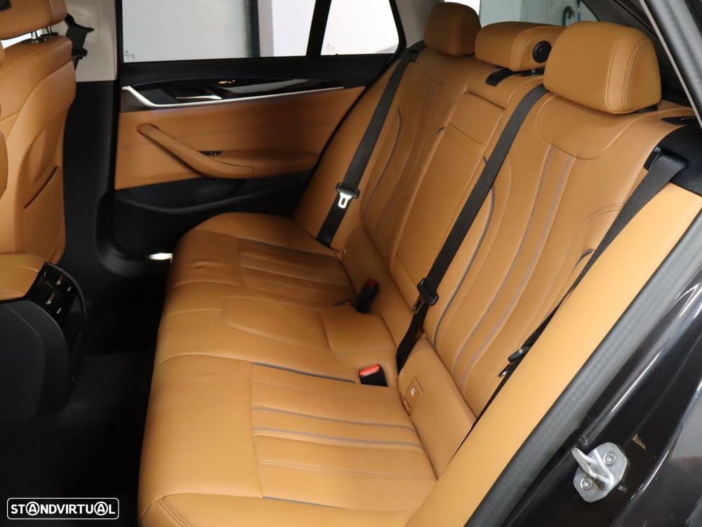 BMW 530 e Line Luxury - 13
