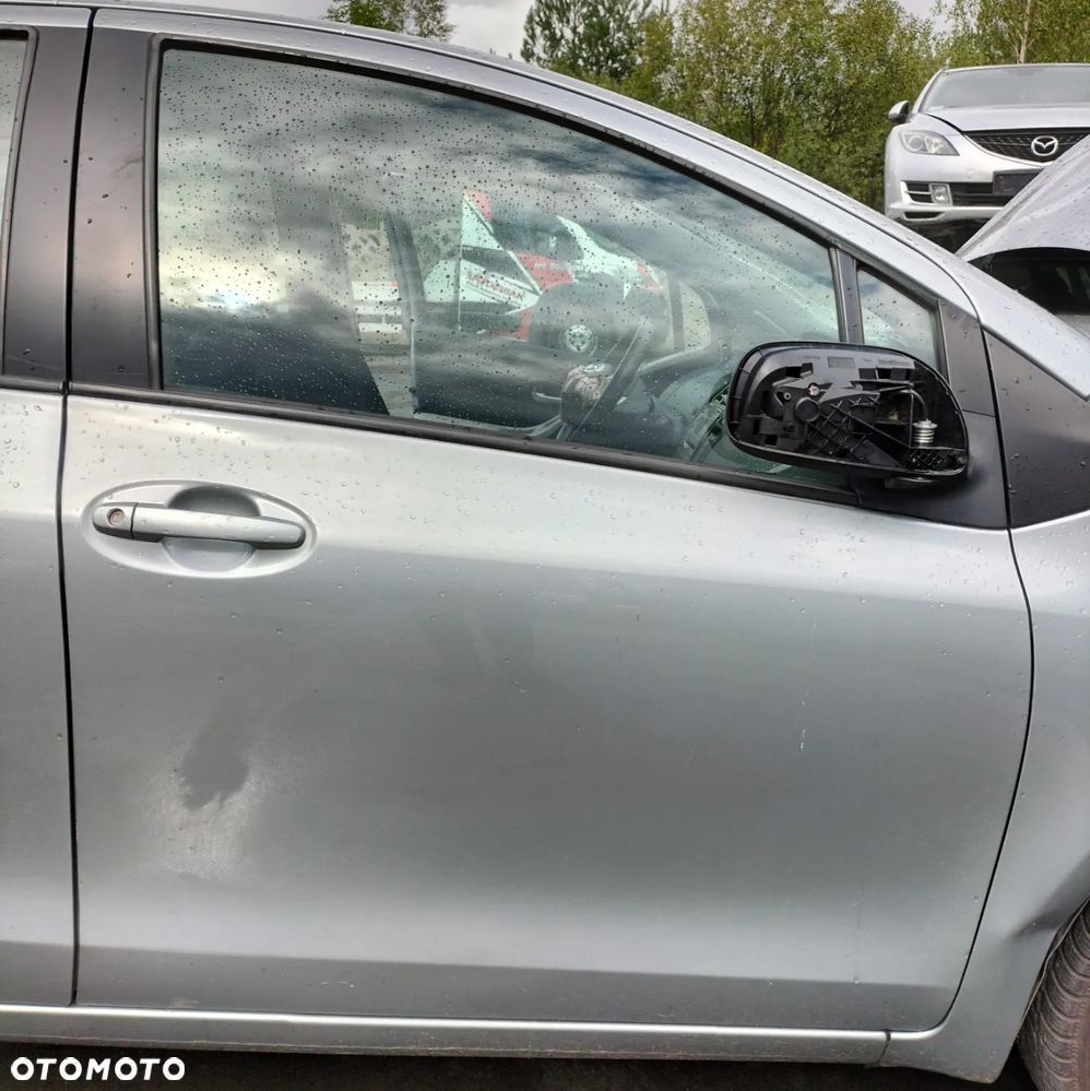 KLAPA BAGAŻNIKA SZYBA TYŁ TYLNA TOYOTA YARIS II 1.3 VVTI KOD 1F8 - 10