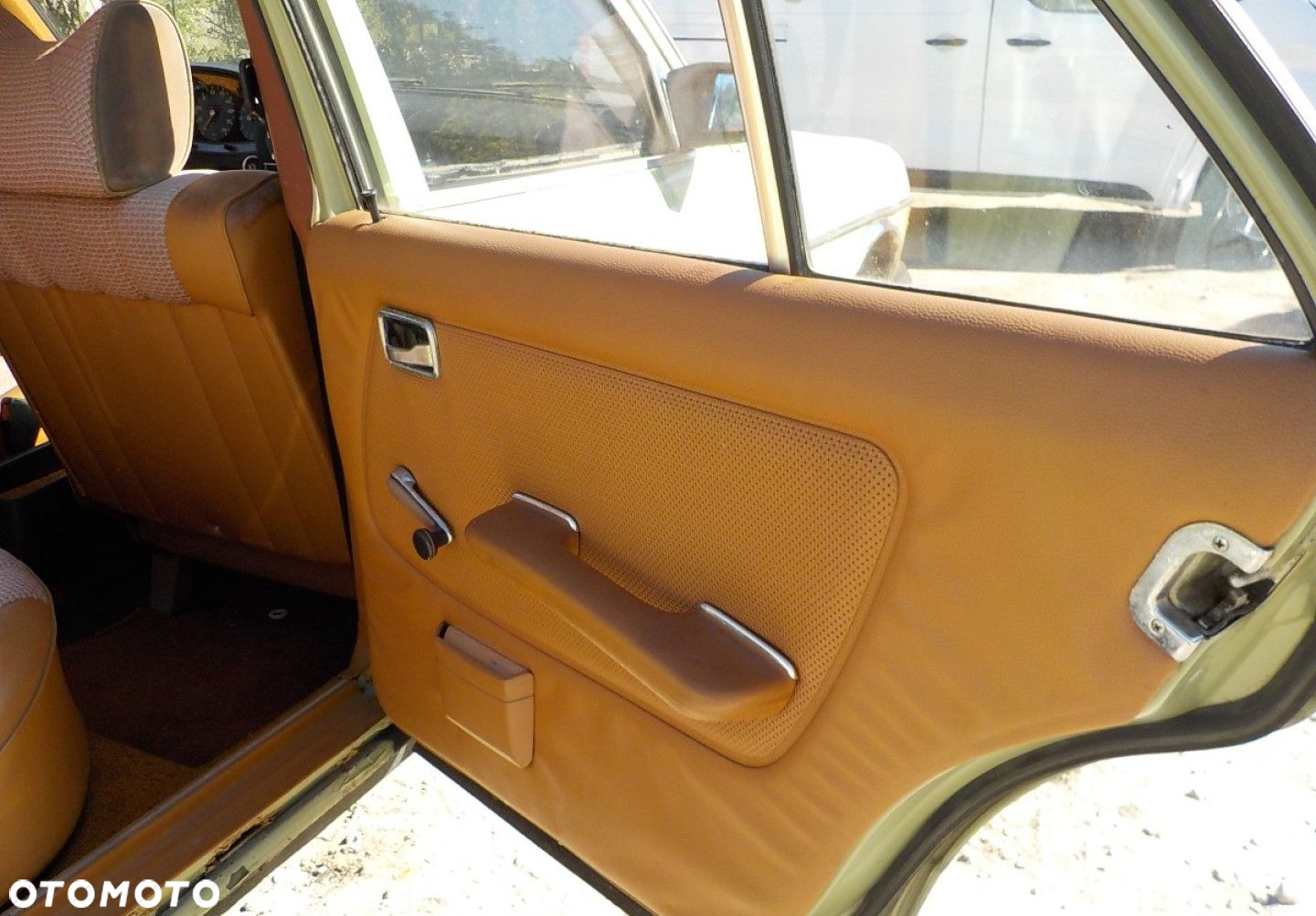 Mercedes-Benz W123 - 27