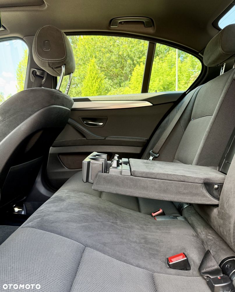 BMW Seria 5 525d xDrive - 9