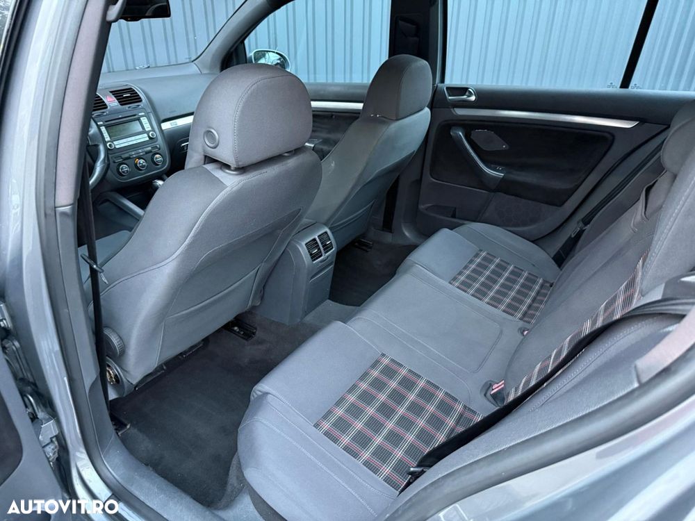 Volkswagen Golf - 8