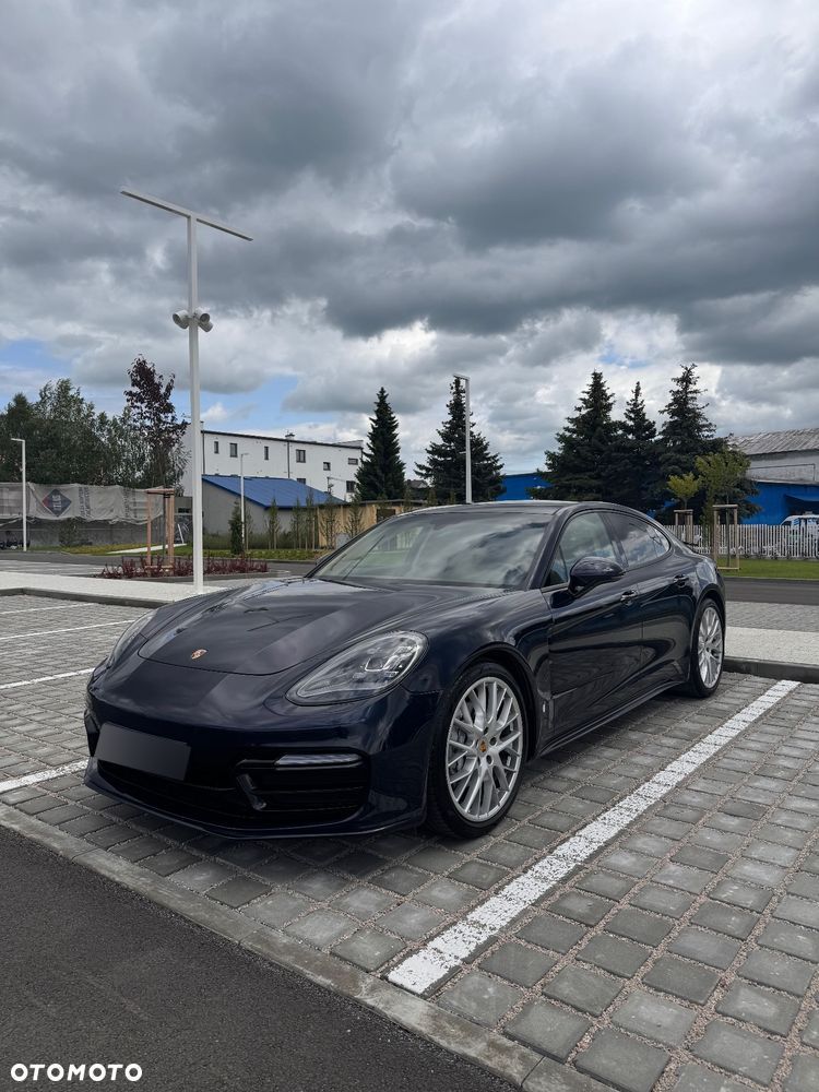 Porsche Panamera Standard - 1