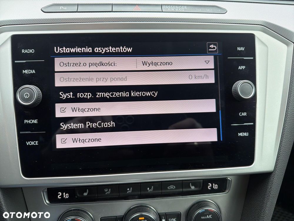Volkswagen Passat 2.0 TDI SCR Comfortline DSG - 24