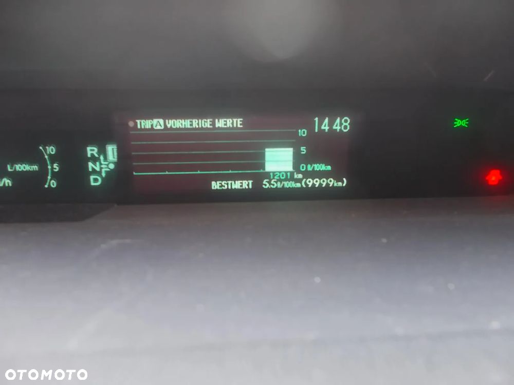 Toyota Prius (Hybrid) - 16