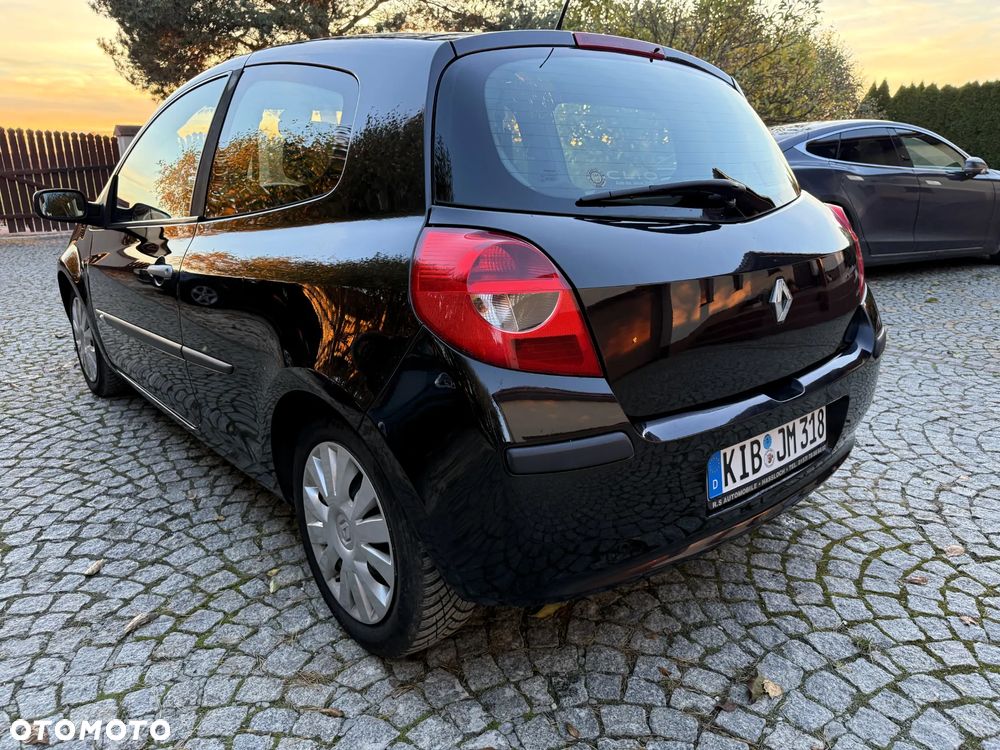 Renault Clio - 17