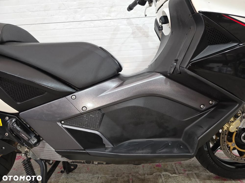 Aprilia SRV 850 - 20