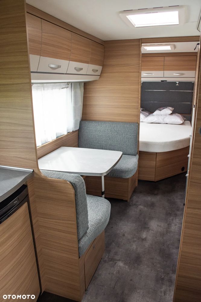 Dethleffs 730FKR Camper - 25