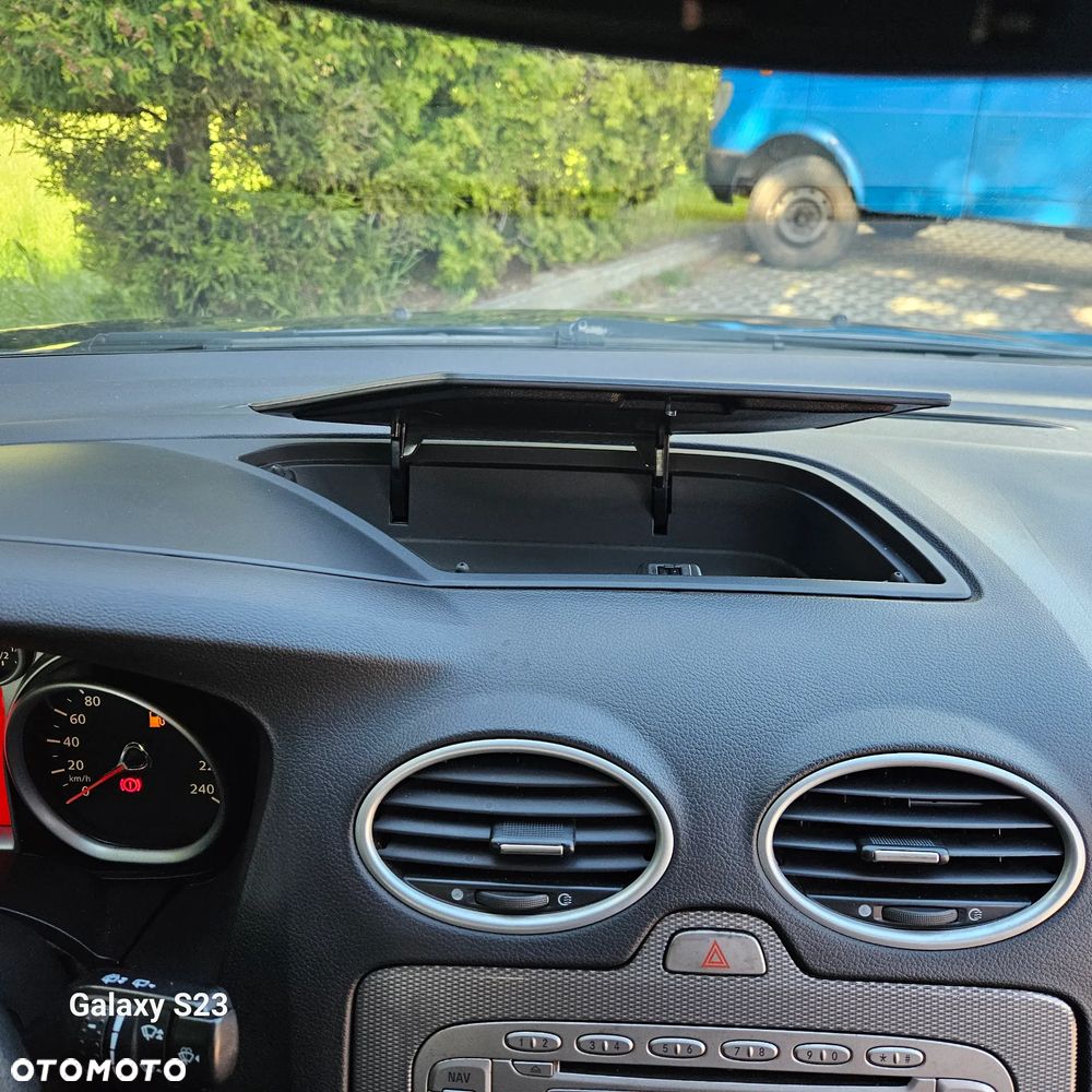 Ford Focus 1.8 Sport - 33