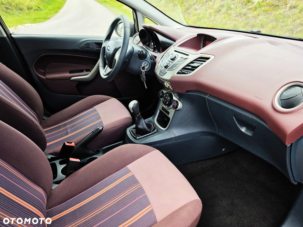 Ford Fiesta 1.25 Ambiente - 28