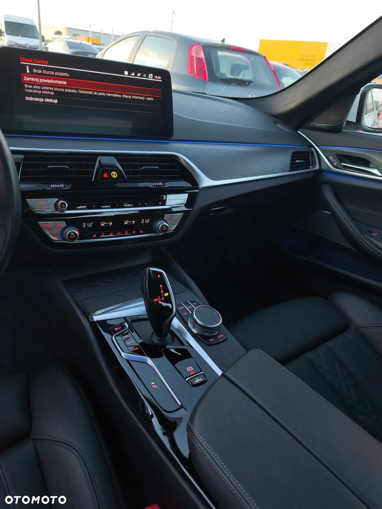 BMW Seria 5 518d mHEV - 10