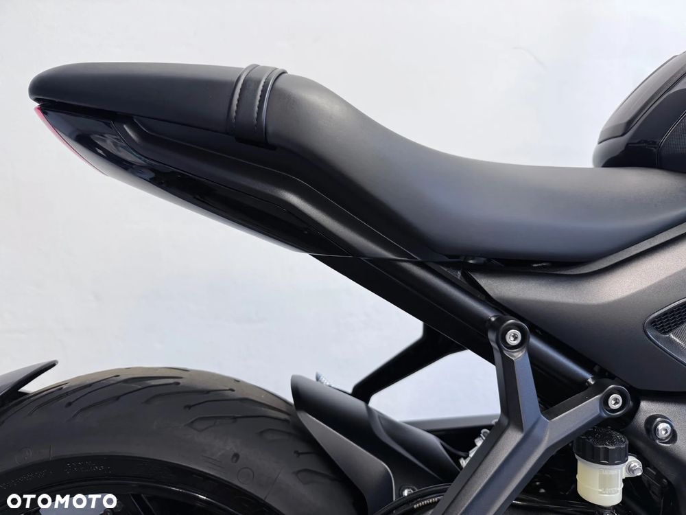 Triumph Trident - 34