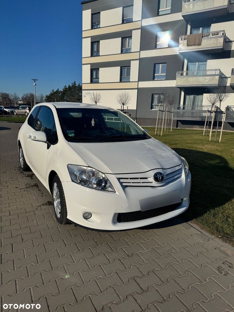 Toyota Auris 1.33 VVT-i Terra - 1