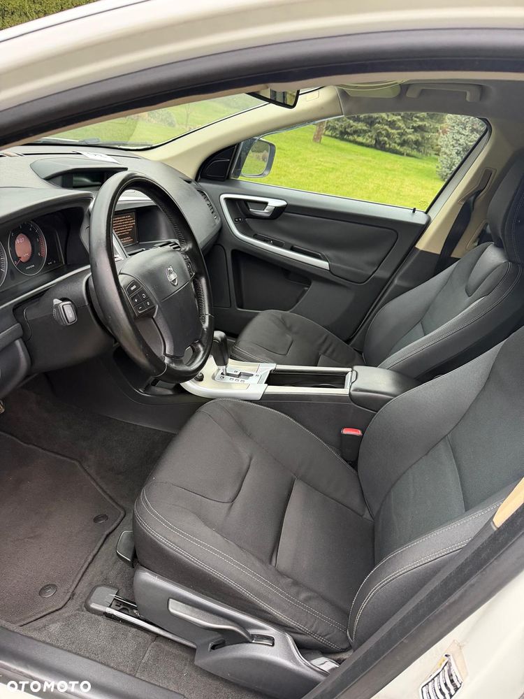 Volvo XC 60 D5 AWD Momentum - 11