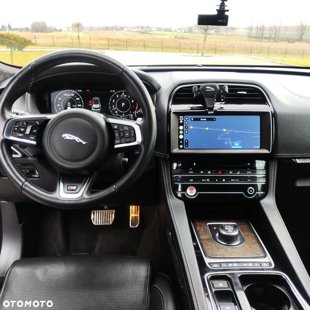 Jaguar F-Pace S AWD - 18