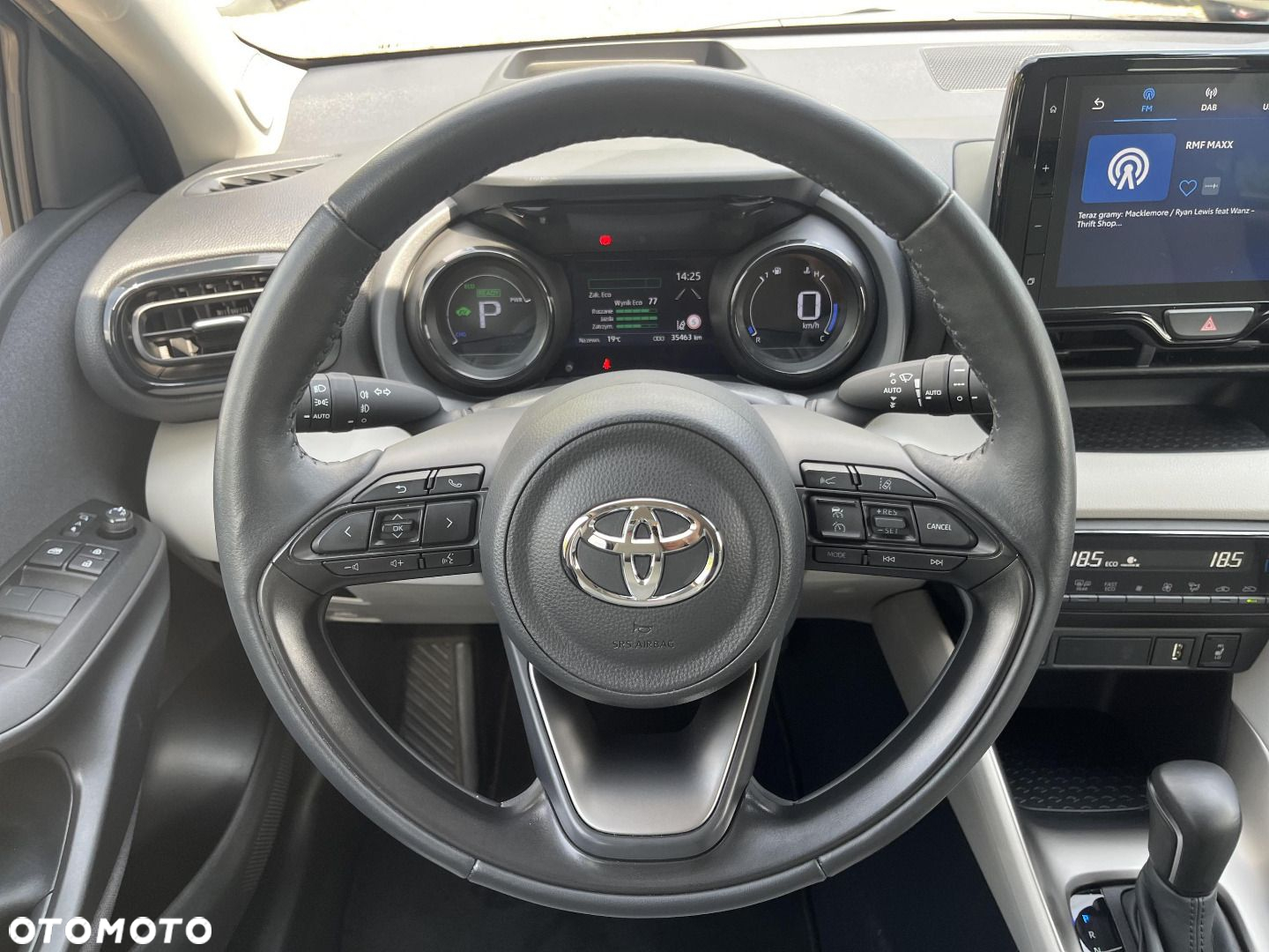 Toyota Yaris Hybrid 1.5 Executive - 9