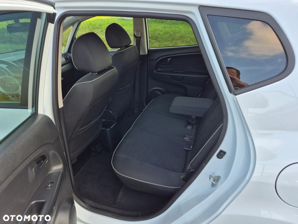 Kia Venga - 11