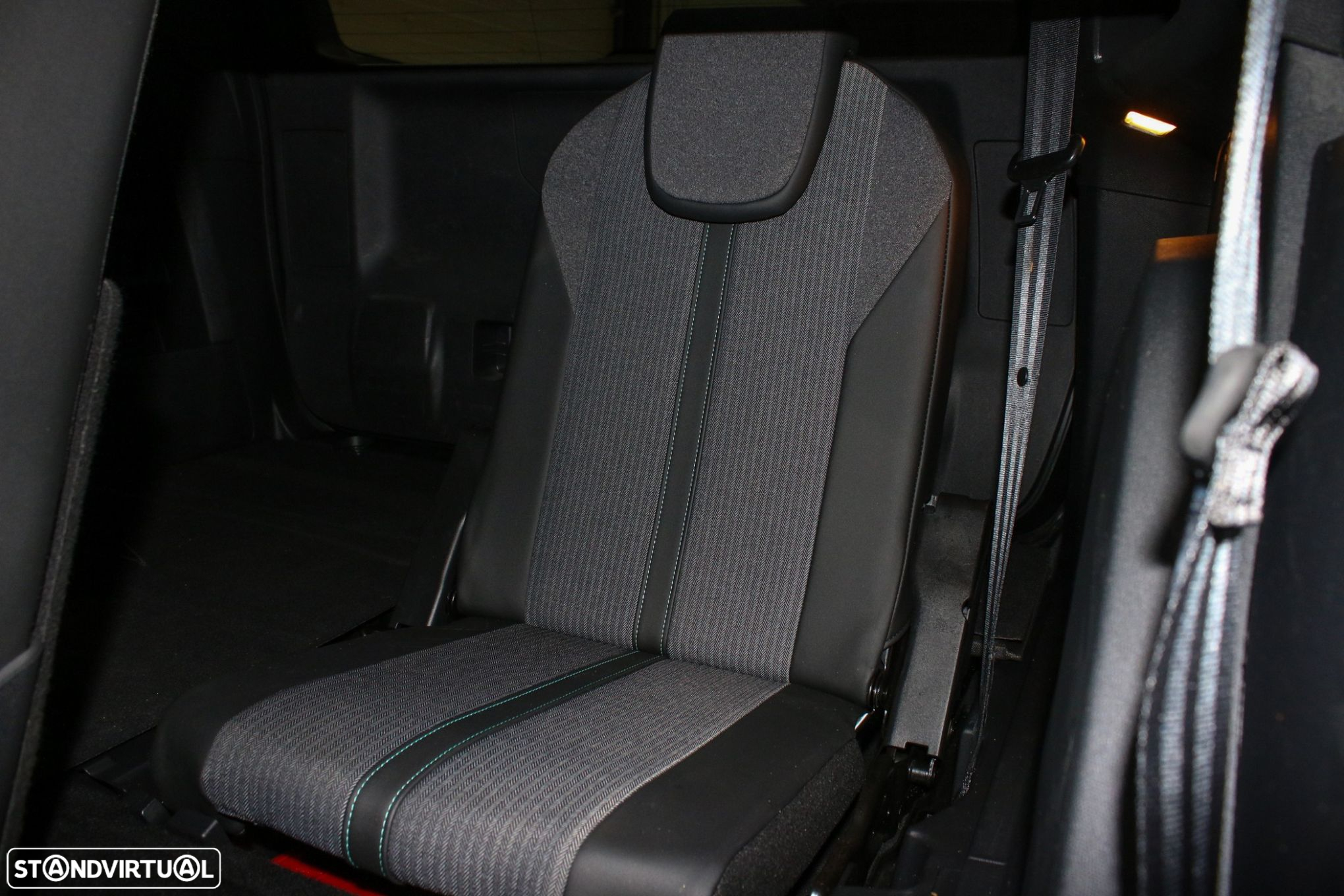 Peugeot 5008 1.2 PureTech Allure EAT8 - 15