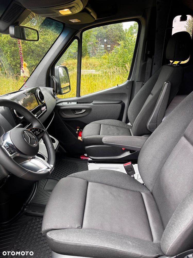 Mercedes-Benz Sprinter - 11