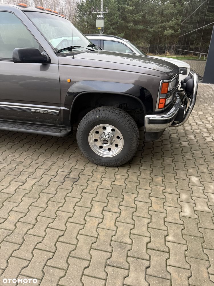 Chevrolet Suburban - 2