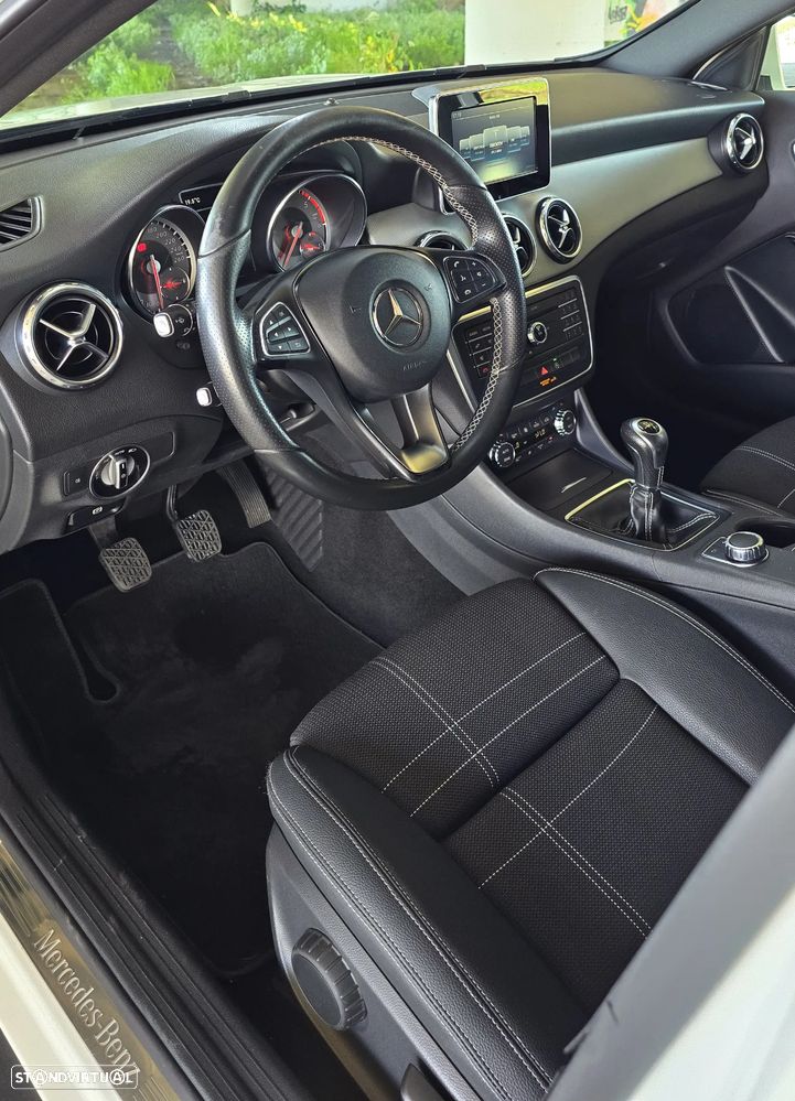 Mercedes-Benz GLA 180 (CDI) d Urban - 16