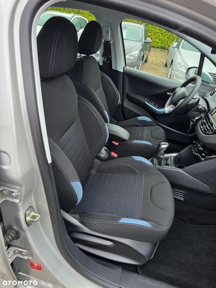 Peugeot 208 - 15