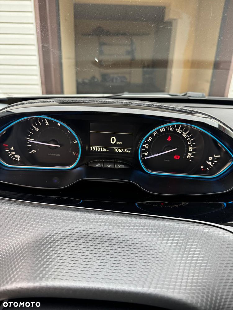 Peugeot 2008 1.2 Pure Tech Allure S&S - 12