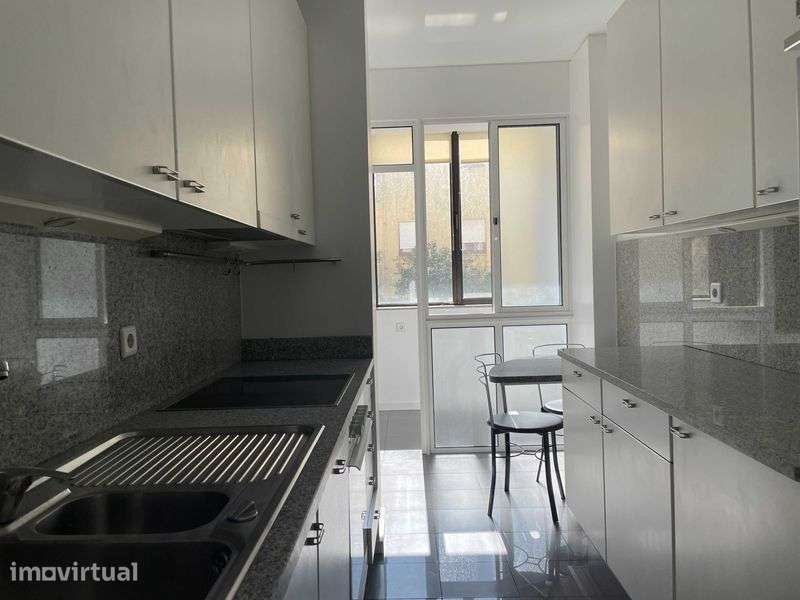 T3 Mobilado, Praça rainha D. Amélia, em prédio de prestigio - Grande imagem: 5/12