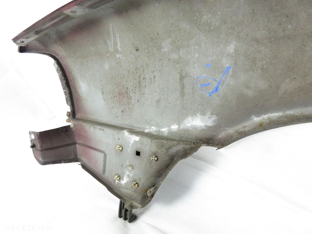 BŁOTNIK PRAWY PRZEDNI AUDI 80 B4  LZ3T - 7