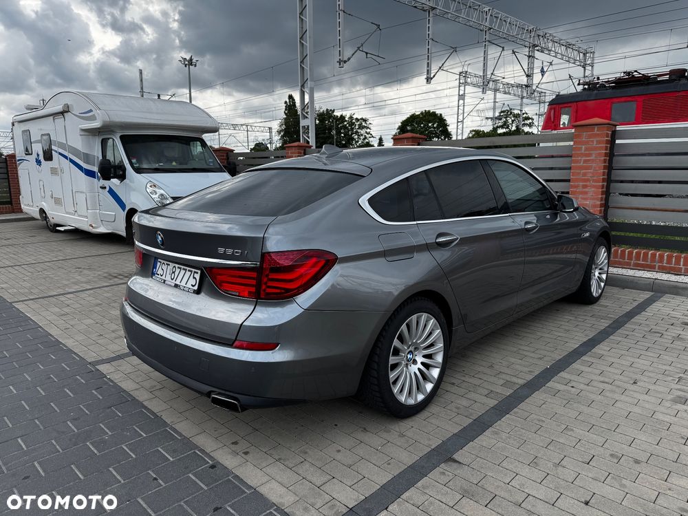 BMW Seria 5 550i - 5