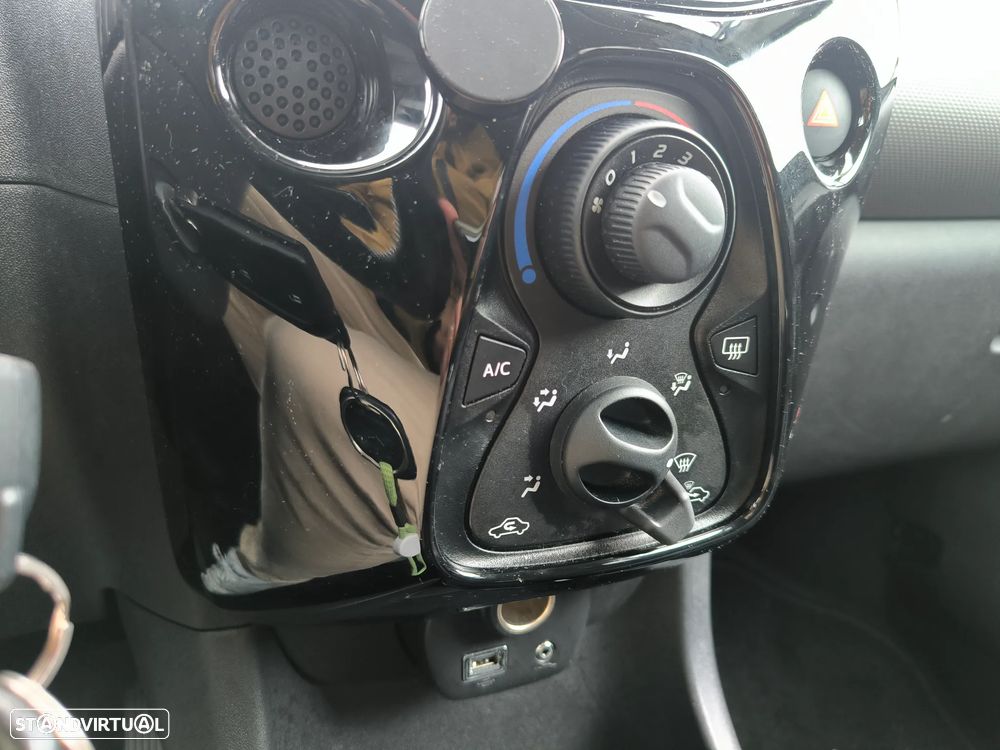 Peugeot 108 1.0 VTi Allure - 26