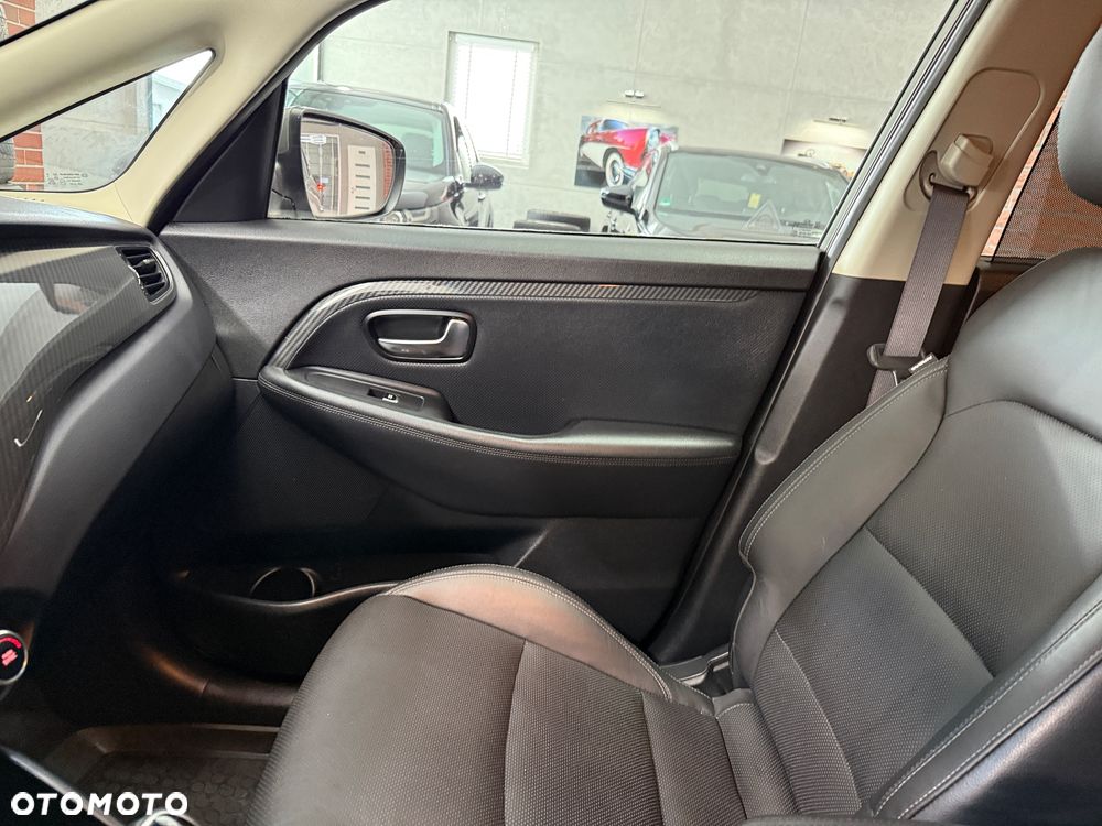 Kia Carens 1.6 GDI Dream-Team Edition - 32