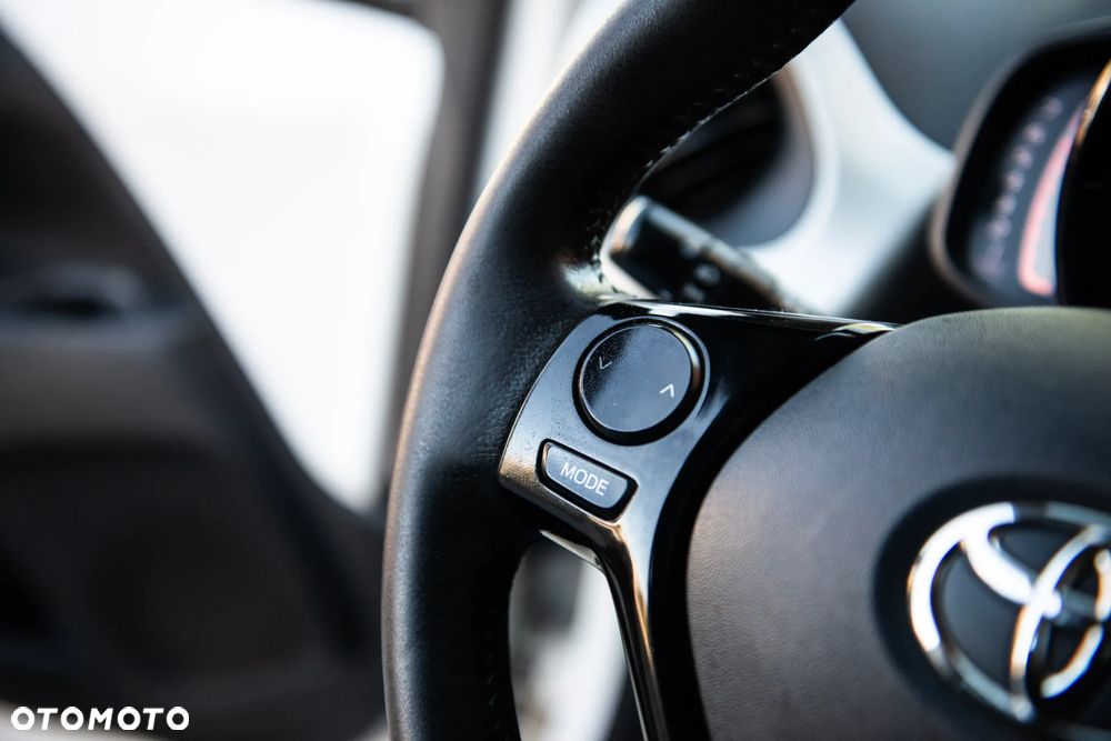 Toyota Aygo x-play Eco - 18