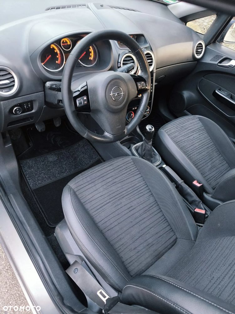 Opel Corsa 1.2 16V Cosmo - 12