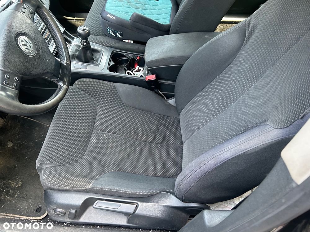 Volkswagen Passat 1.9 TDI DPF BlueMotion - 8
