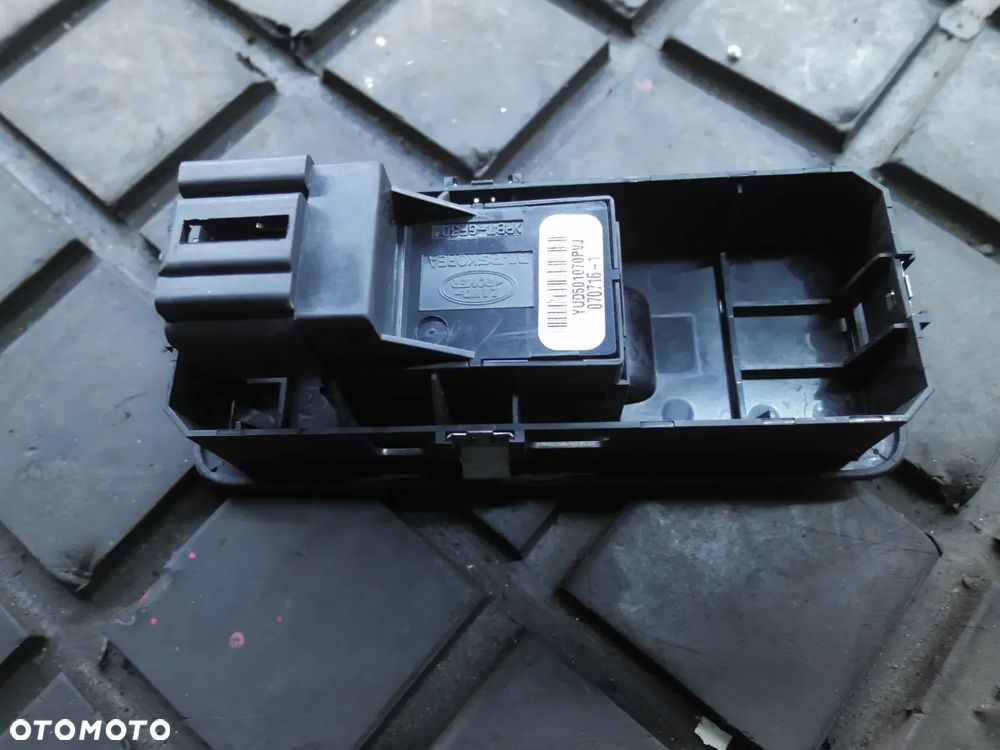 PRZEŁĄCZNIK PANEL SZYB LAND ROVER DISCOVERY SPORT YUD501070PVJ - 2