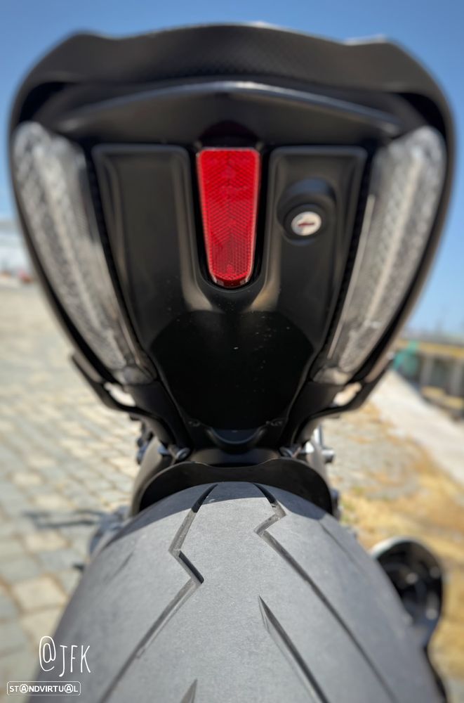 Ducati Diavel Carbon Edition - 25