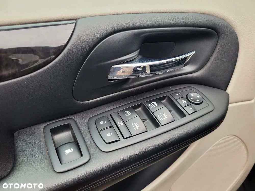 Lancia Voyager 2.8 CRD16v Gold - 22