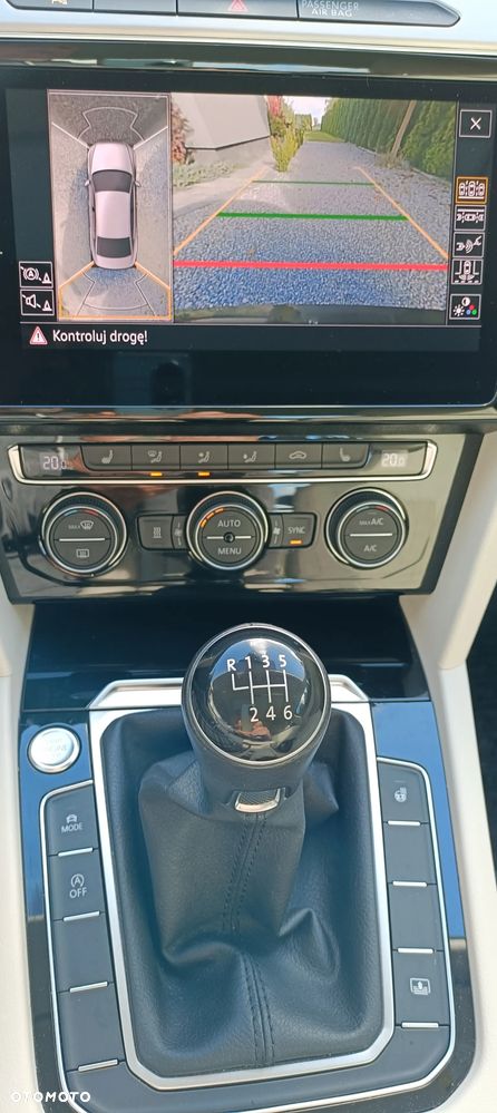 Volkswagen Passat - 16