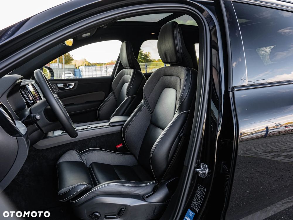 Volvo XC 60 T6 AWD Plug-In Hybrid R-Design - 22
