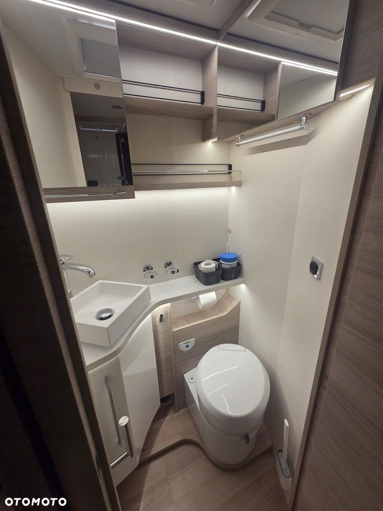 Rapido 8096dF S80 Ultimate Line Kamper 5 Osób Wersja Zimowa Podwójna Podłoga Klasa Premium Bogaty Oświetlenie Ambiente Euro 6 Felgi Aluminiowe - 33
