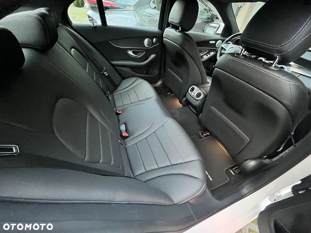 Mercedes-Benz Klasa C 200 9G-TRONIC - 35