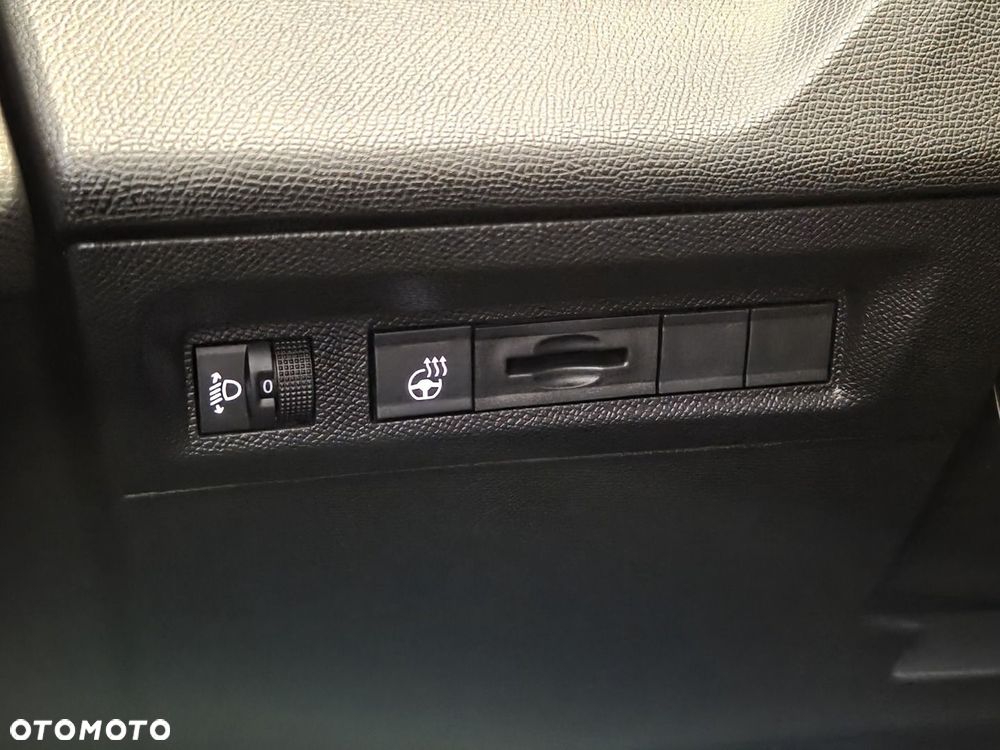 Peugeot 308 1.5 BlueHDi Allure S&S EAT8 - 19