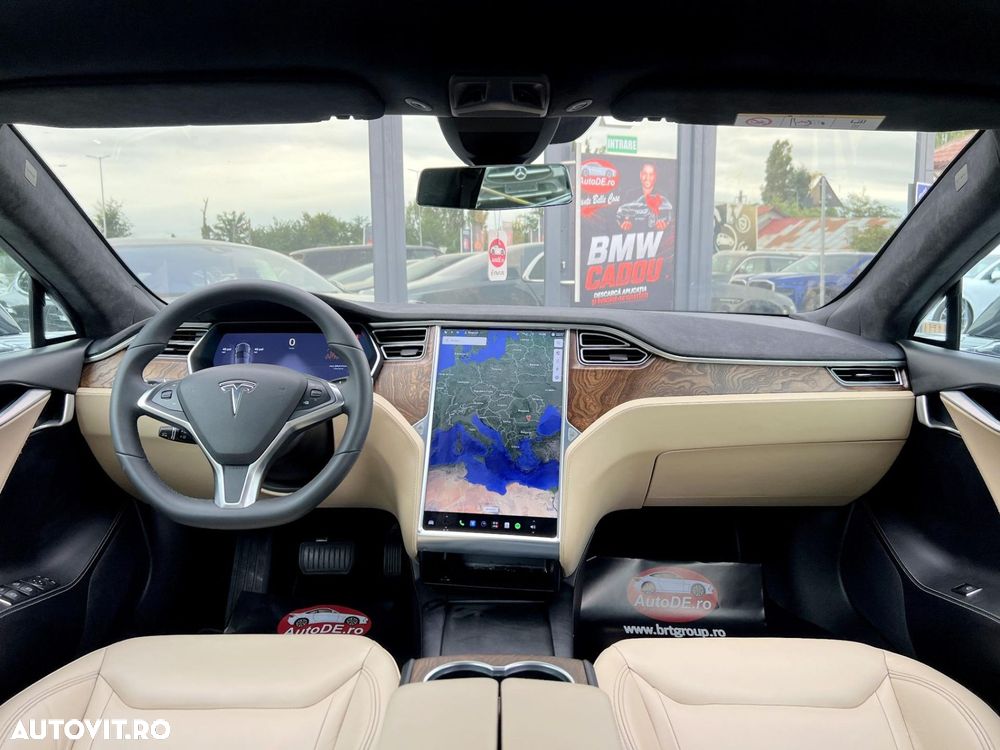 Tesla Model S - 8