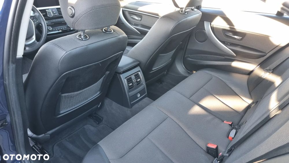 BMW Seria 3 318d Sport Line - 19