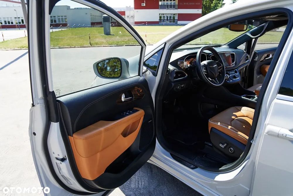 Chrysler Pacifica - 11
