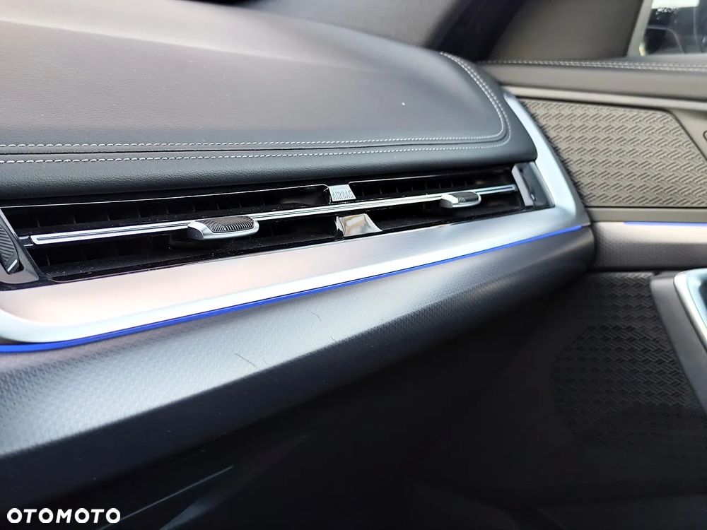 BMW iX1 xDrive30 66.5kWh M Sport - 23